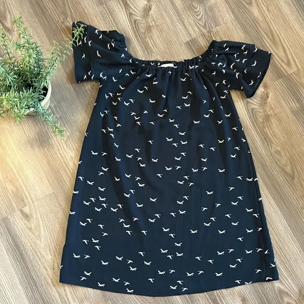 NAVY TUNIC BLOUSE WITH RUFFLE SLEEVES AND WHITE BIRDS OFF SHOULDER SIZE SMALL